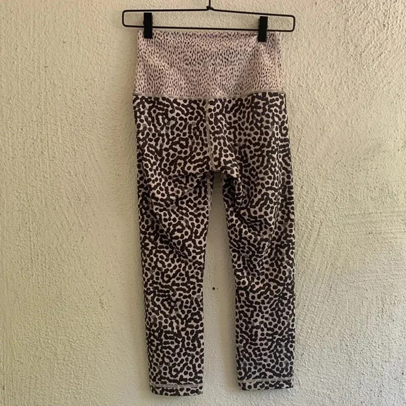 Lululemon Wunder Under Crop II Roll Down -Tights Print Tan Spot Size 4 - Picture 6 of 9